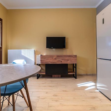 Elegance Suites Plataria Bagian luar foto