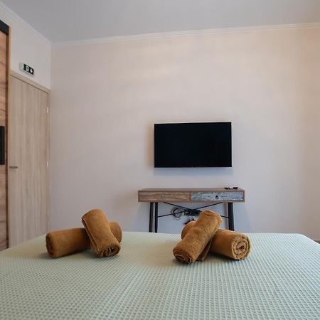 Elegance Suites Plataria Bagian luar foto