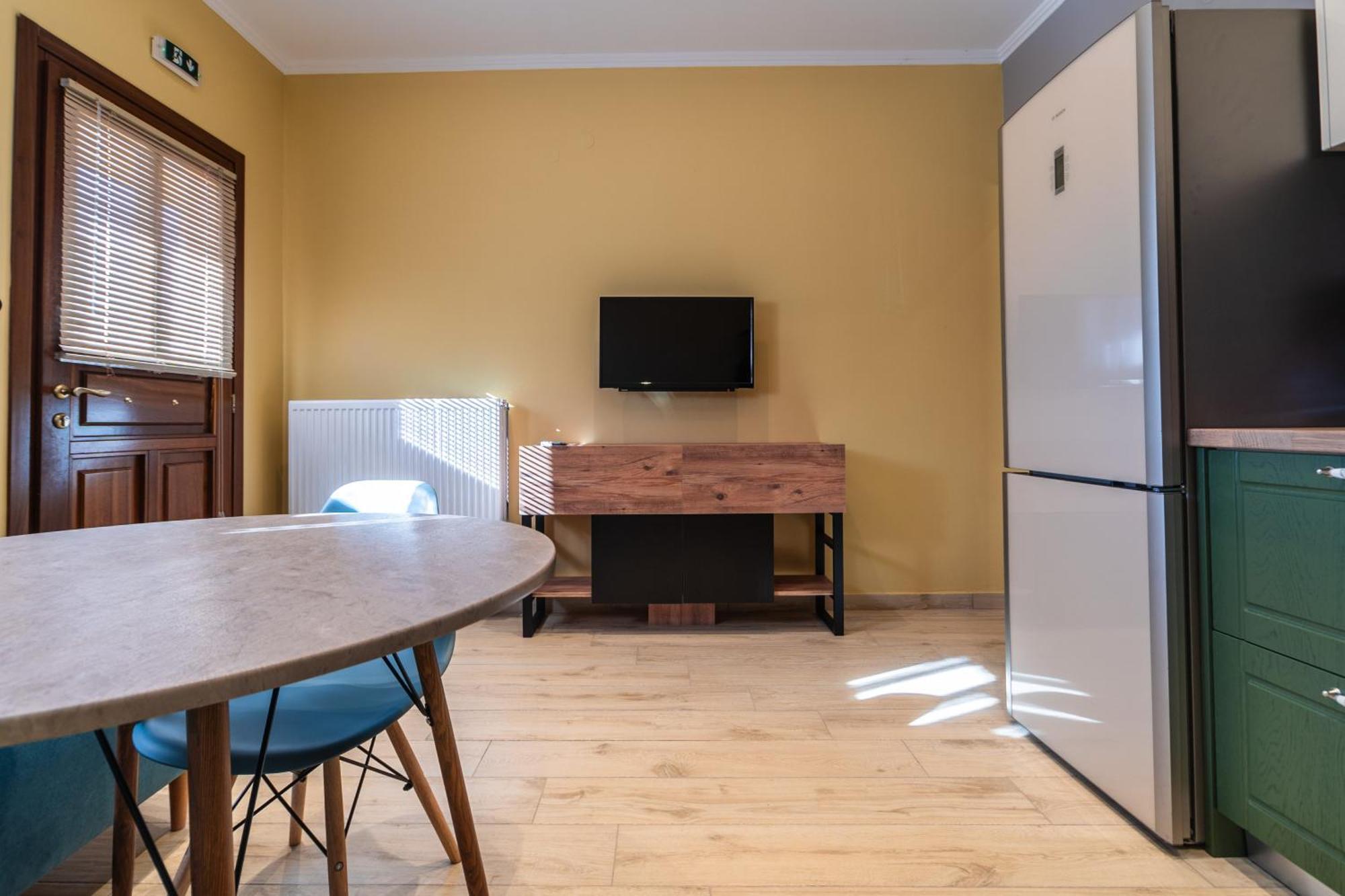 Elegance Suites Plataria Bagian luar foto