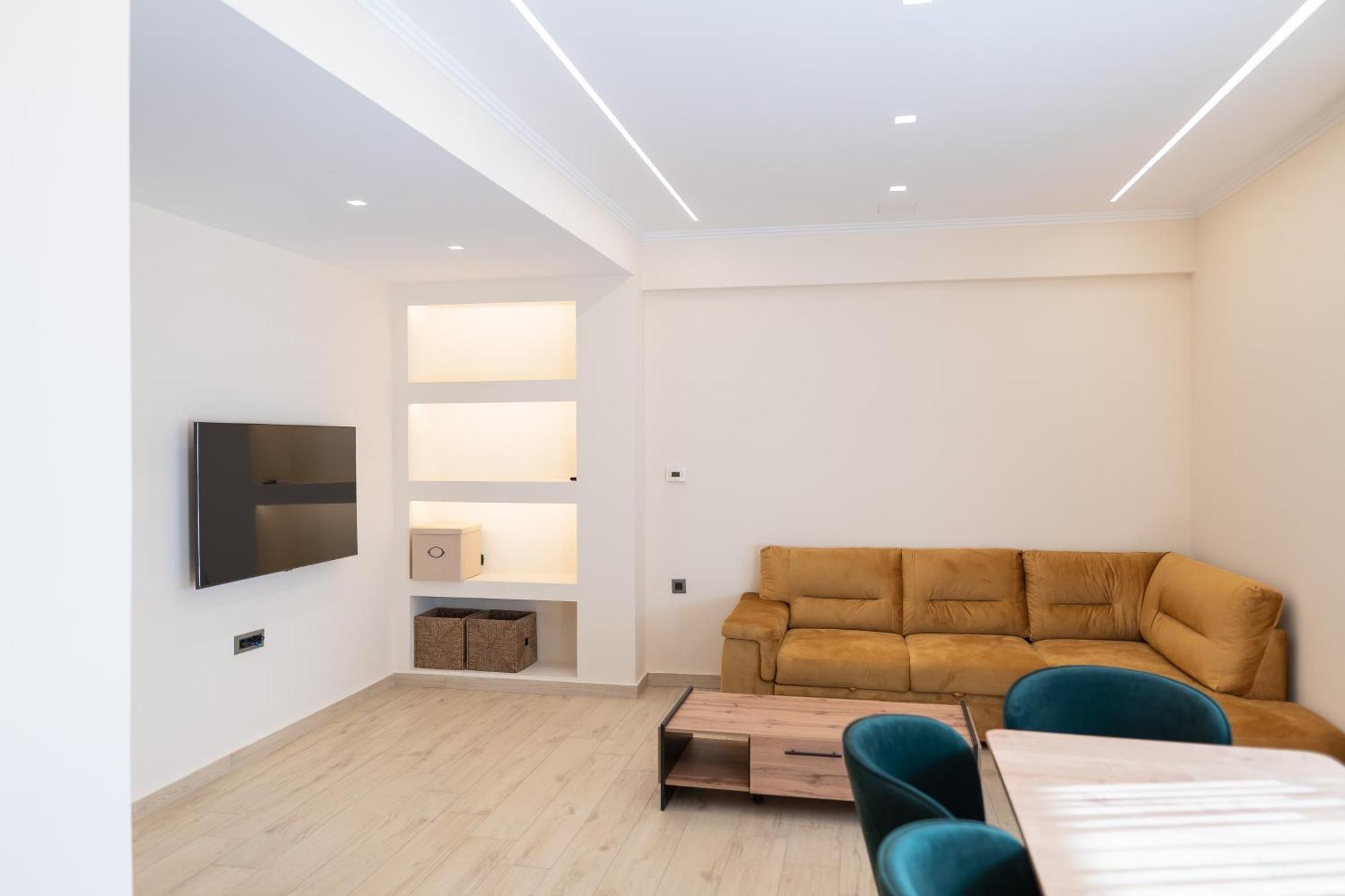 Elegance Suites Plataria Bagian luar foto