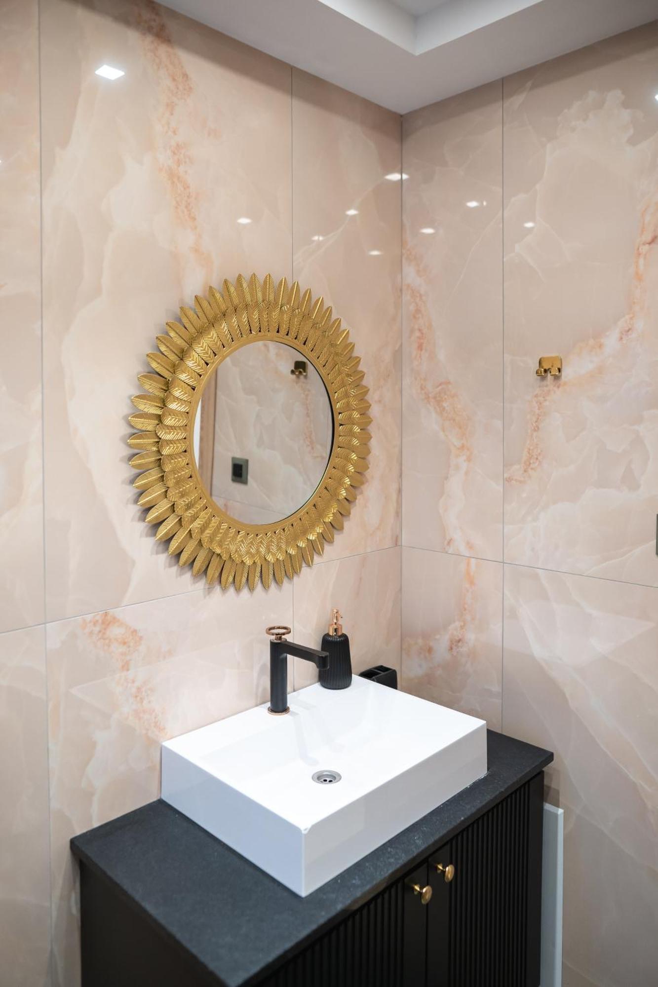 Elegance Suites Plataria Bagian luar foto