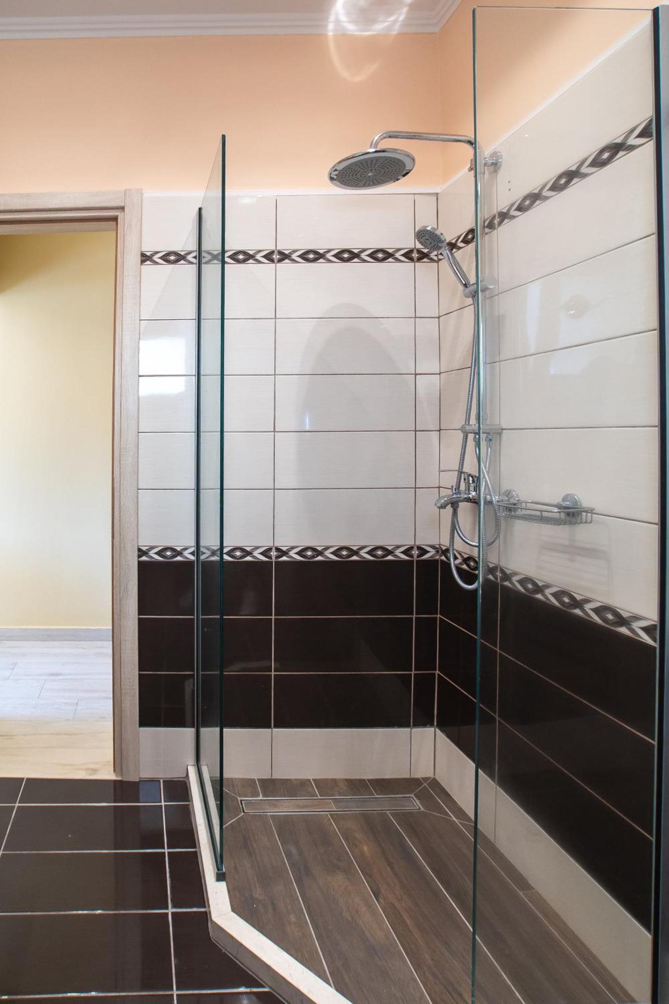 Elegance Suites Plataria Bagian luar foto