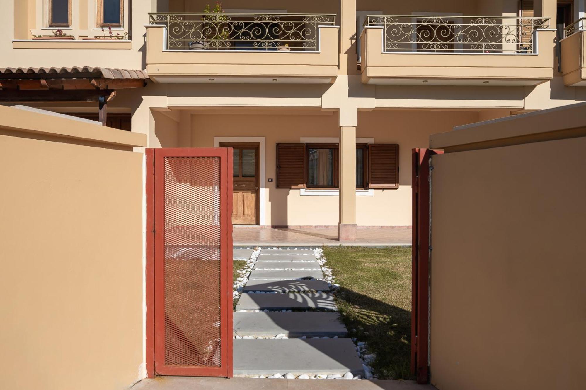 Elegance Suites Plataria Bagian luar foto