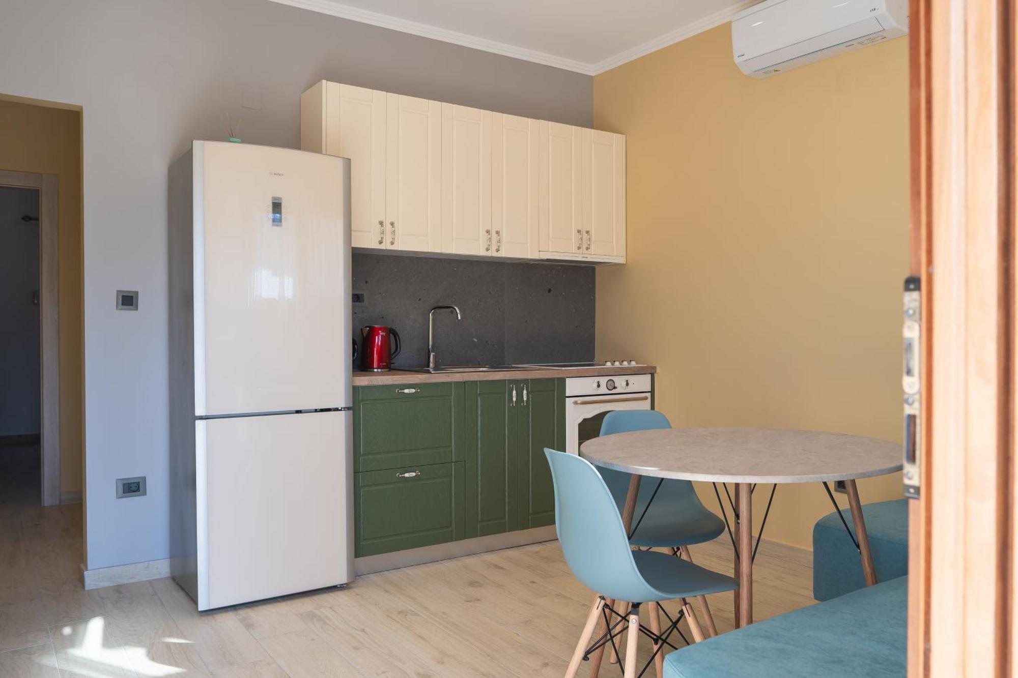 Elegance Suites Plataria Bagian luar foto