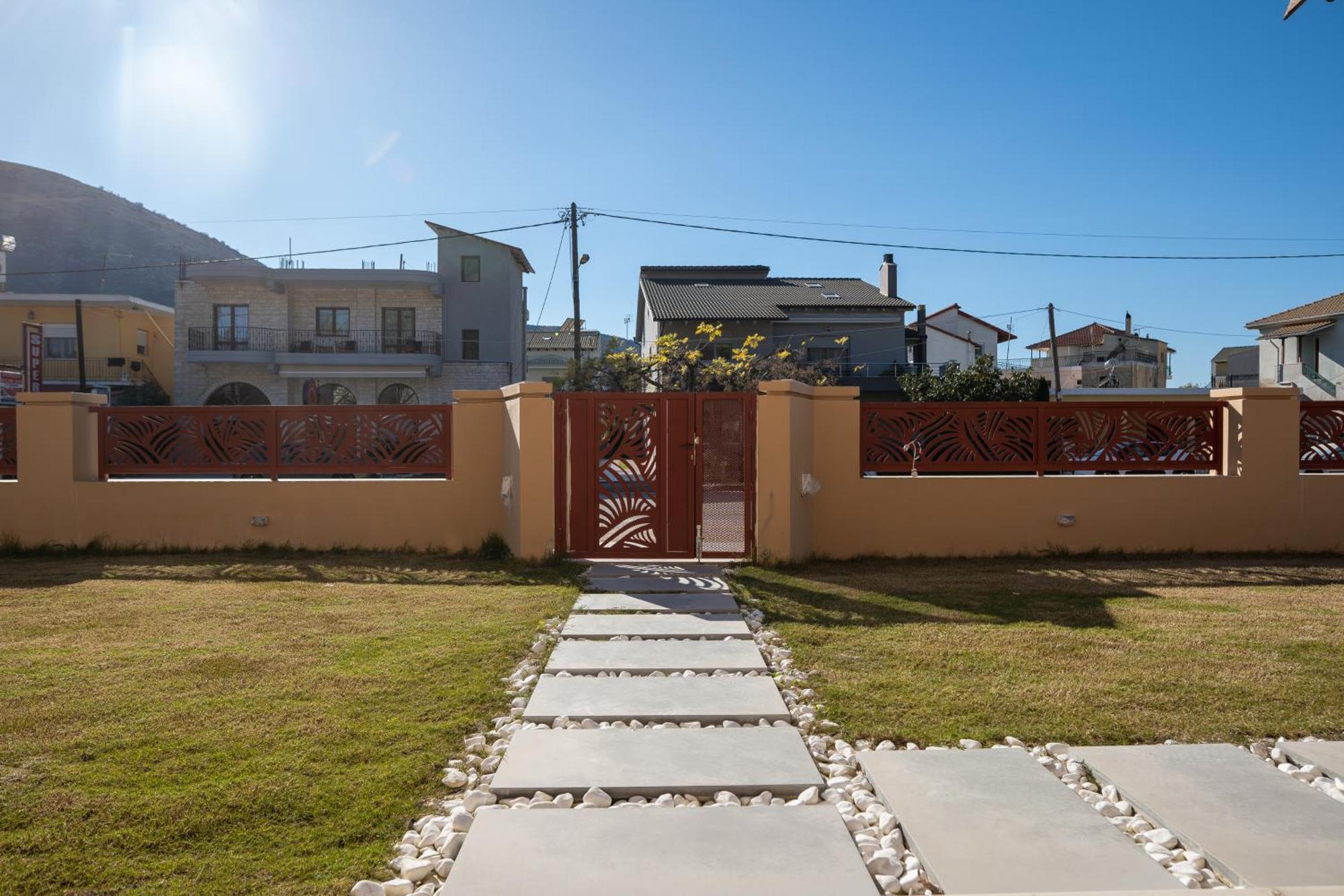 Elegance Suites Plataria Bagian luar foto