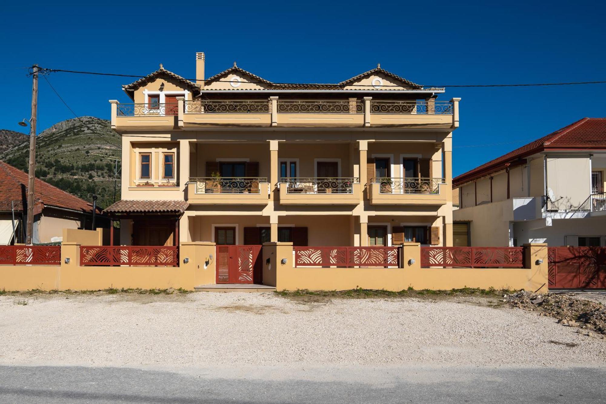 Elegance Suites Plataria Bagian luar foto